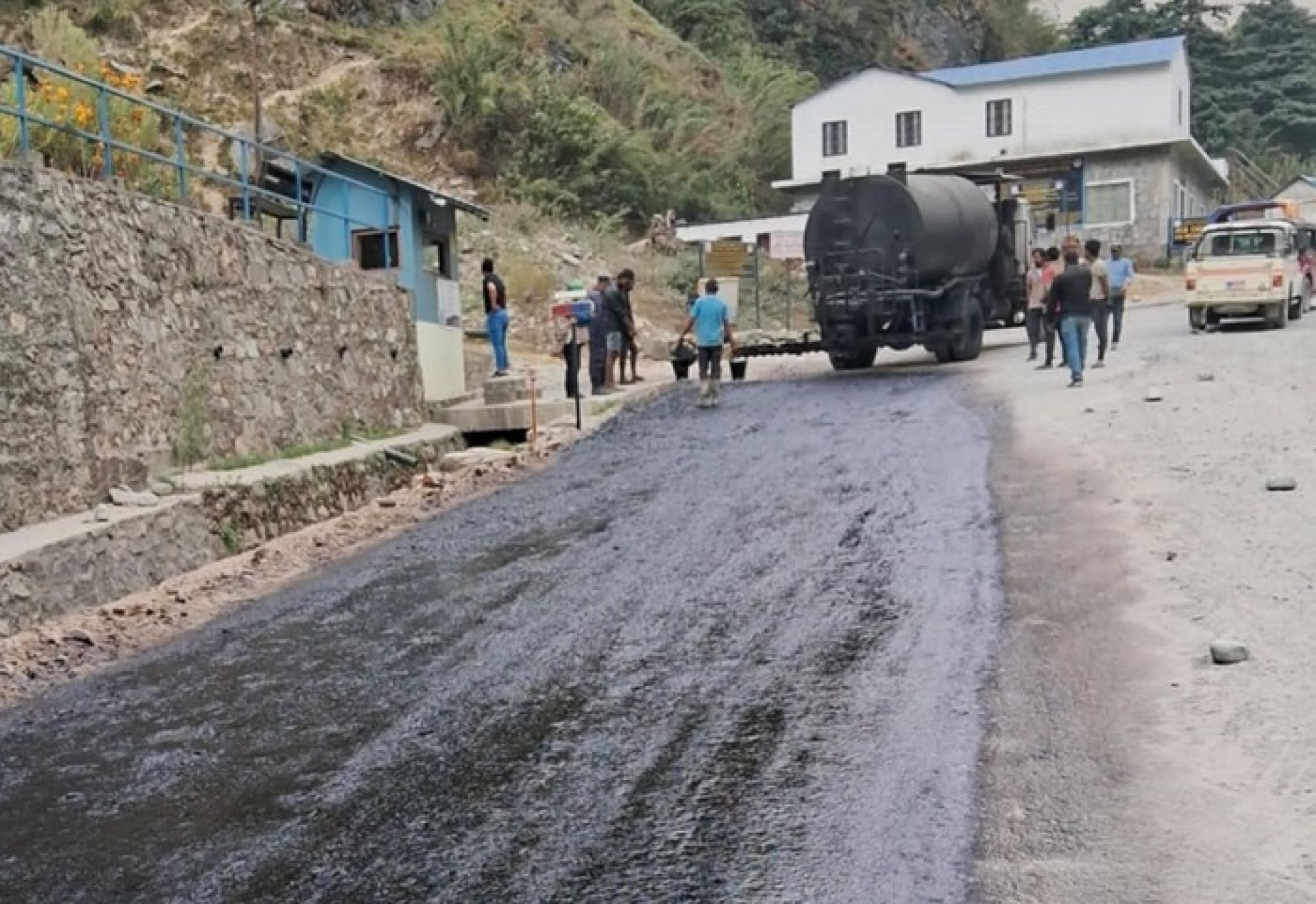 कालीगण्डकी करिडोरः म्याग्दीको दाना खण्डमा धमाधम कालोपत्र हुँदै
